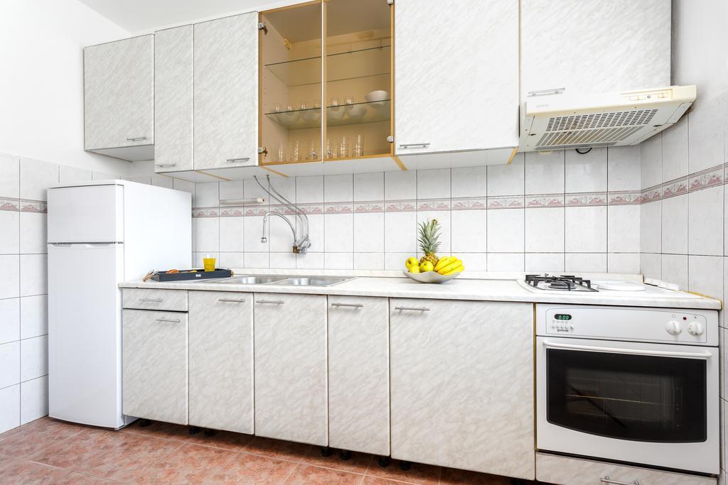 Holiday Home Iris Marina Bagian luar foto