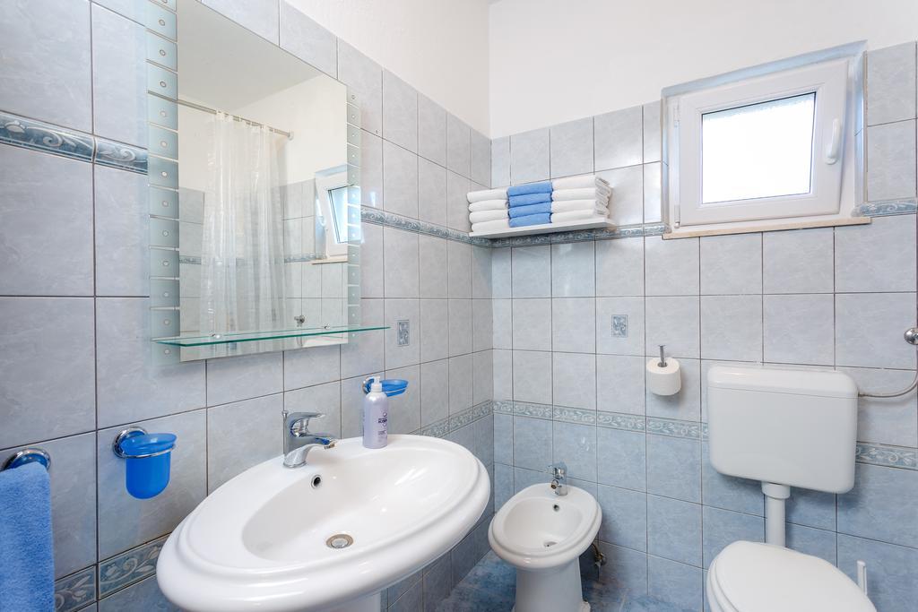 Holiday Home Iris Marina Bagian luar foto