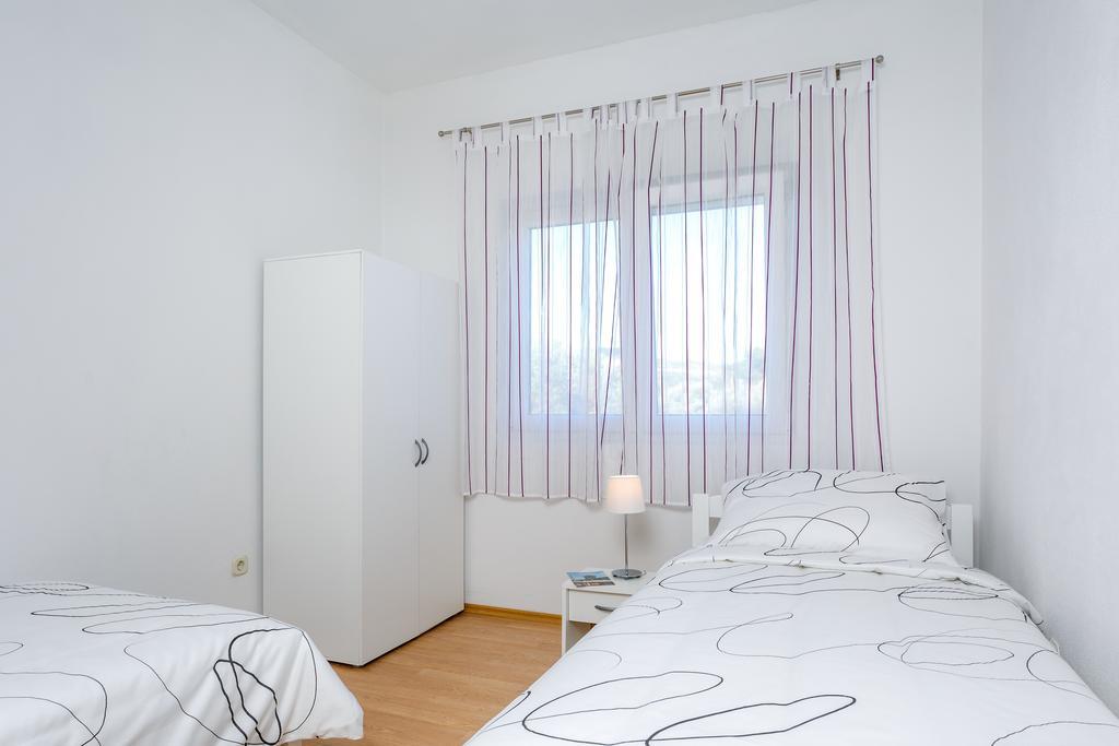 Holiday Home Iris Marina Bagian luar foto