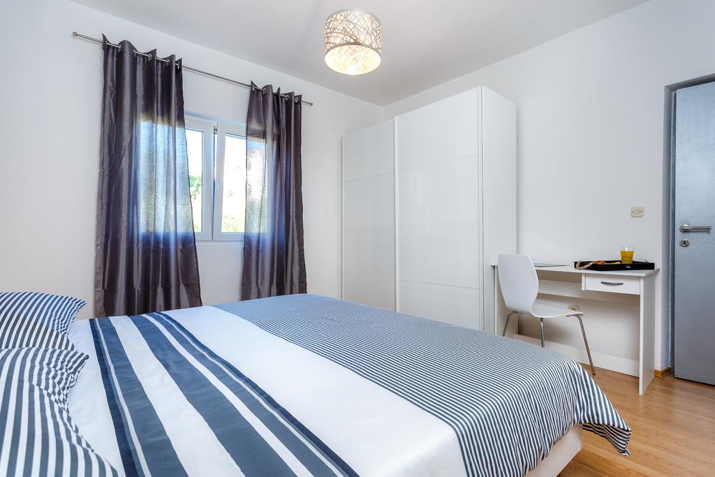 Holiday Home Iris Marina Bagian luar foto